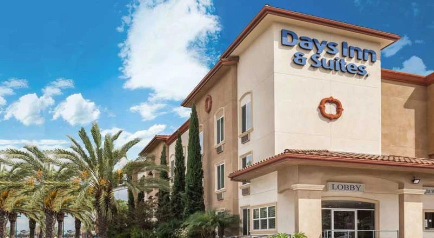 Days Inn and Suites by Wyndham Anaheim Resort
