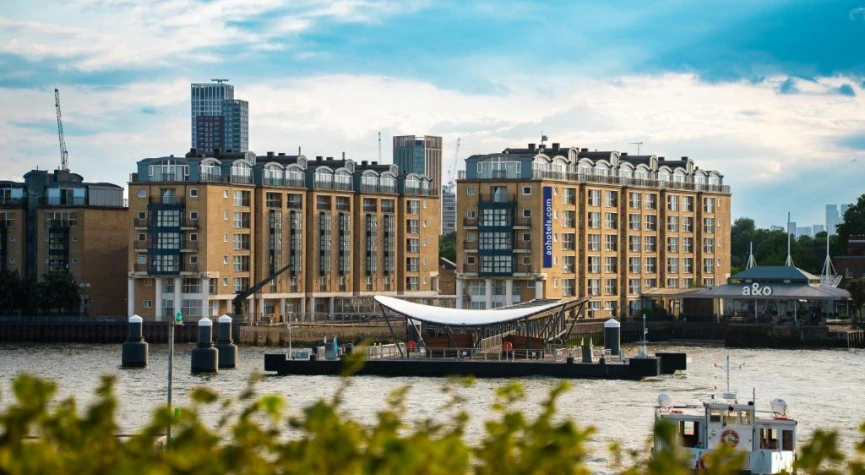 a&o London Docklands Riverside