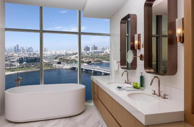 Hilton Dubai Creek Hotel & Residences