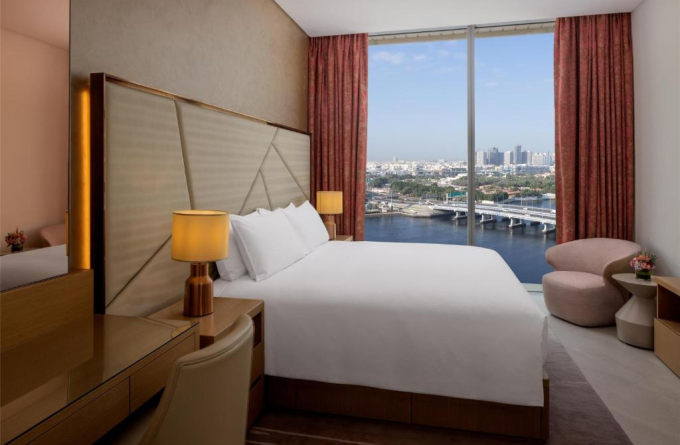 Hilton Dubai Creek Hotel & Residences