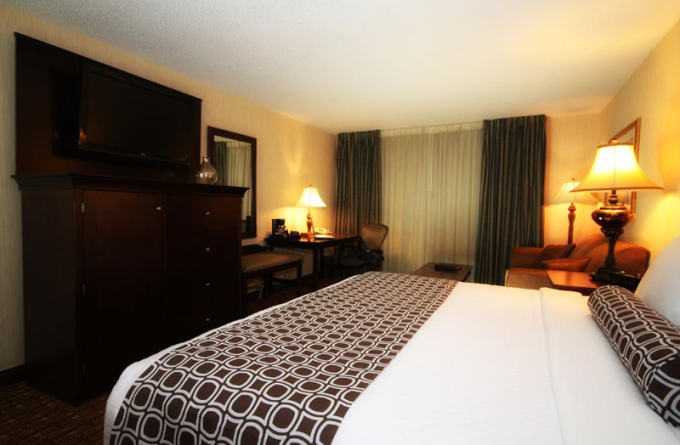 Crowne Plaza Hotel Chicago-Northbrook