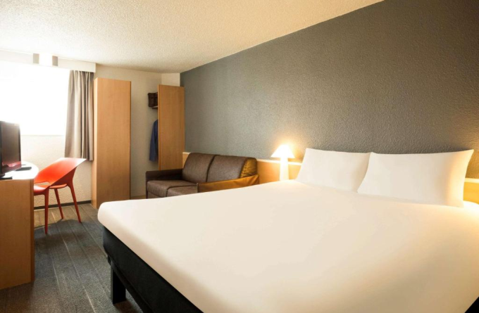 Ibis Orly Chevilly Tram 7