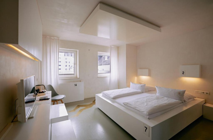 18Arts Hotel- Living in a Gallery!