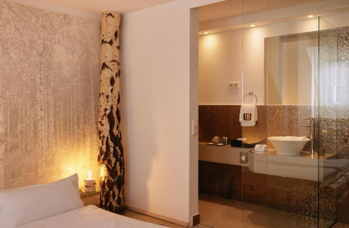 18Arts Hotel- Living in a Gallery!