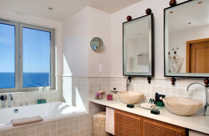 Tiara Yaktsa Côte d’Azur