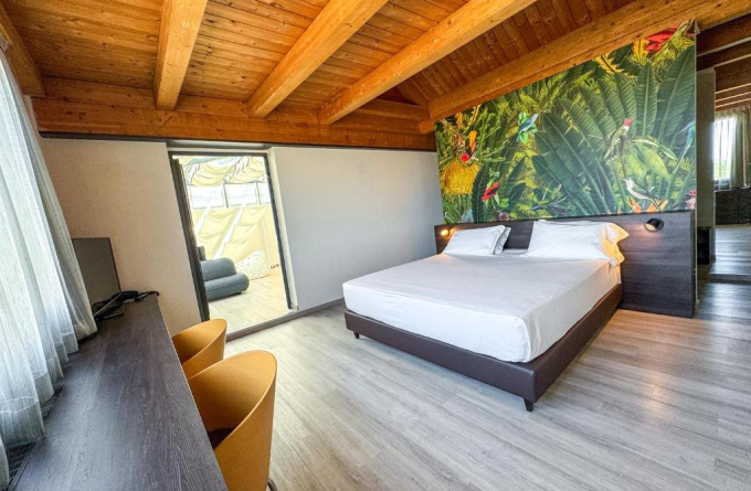 Continental Urban Art Hotel