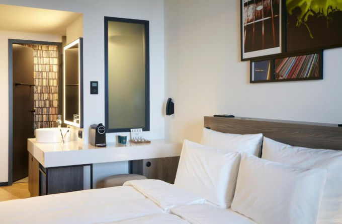 REVERB by Hard Rock Hamburg