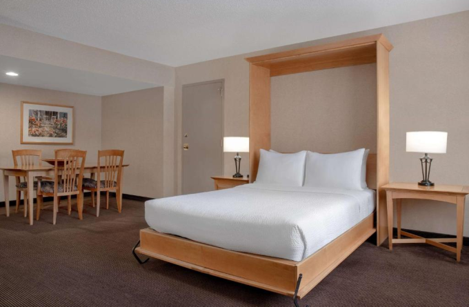 Ramada Plaza by Wyndham Calgary Downtown