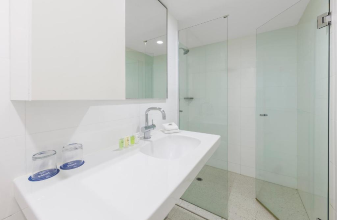 Cosmopolitan Hotel and Apartments