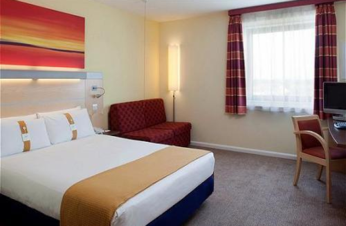 Holiday Inn Express London - Newbury Park