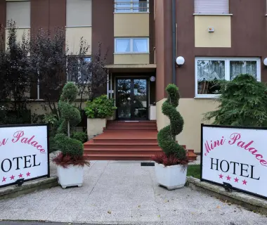 Hotel Mini Palace - Small & Charming