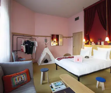 MOB HOTEL Paris Les Puces