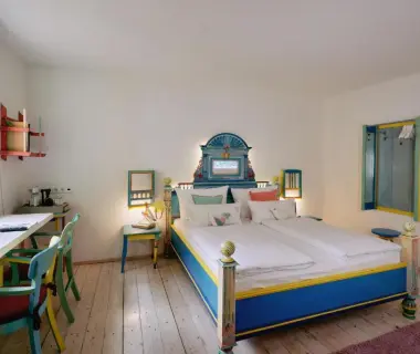 18Arts Hotel- Living in a Gallery!