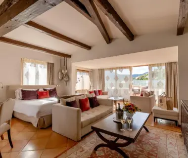 Tiara Yaktsa Côte d’Azur