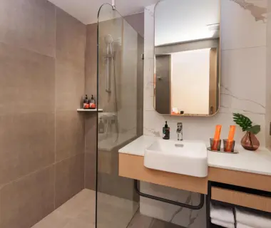 Lumen Bangkok Udomsuk Station