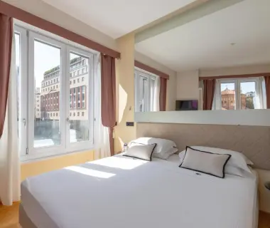 AH - Fashion District