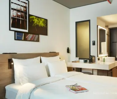 REVERB by Hard Rock Hamburg