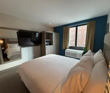 Holiday Inn Express & Suites Bronx - Zoo Area by IHG