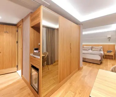 Lady Diana Hotel