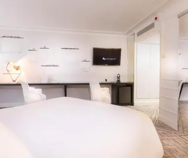 LA MAISON CHAMPS ELYSEES