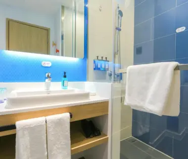 Holiday Inn Express Shanghai Pudong Airport by IHG