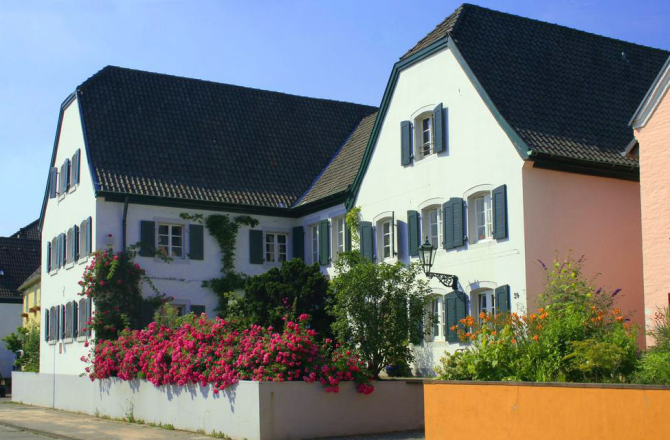 Rhein River Guesthouse - Art Hotel on the Rhine