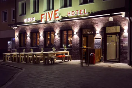 Hotel Five