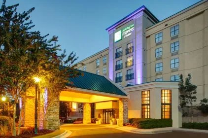 Holiday Inn Express Suites Atlanta Buckhead