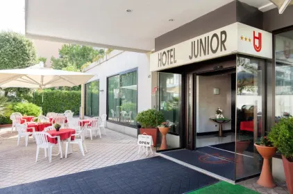 Hotel Junior