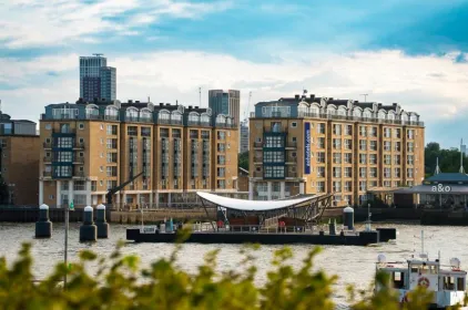 a&o London Docklands Riverside