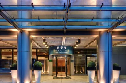 UNA Hotels The One Milano Hotel & Residence